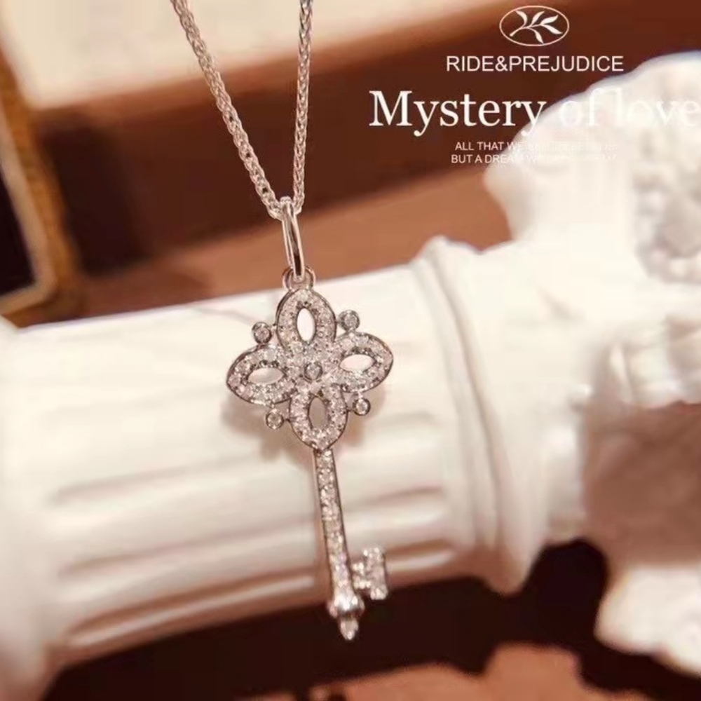 Sterling silver diamond key necklace - Picture 6 of 8